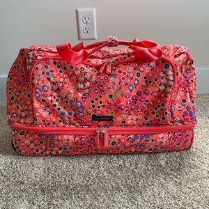 Like New Vera Bradley Large Weekender Bag On Wheels